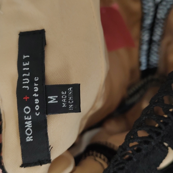 Romeo and Juliet Black Lace dress - Picture 6 of 6